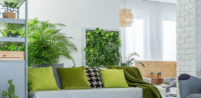 Hortas verticais ou suspensas podem ficar em um cantinho da casa onde estiver espaço para crescerem e se tornarem parte do ambiente.